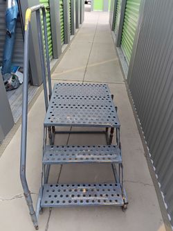 Industrial Rolling Step Ladder with Handrail