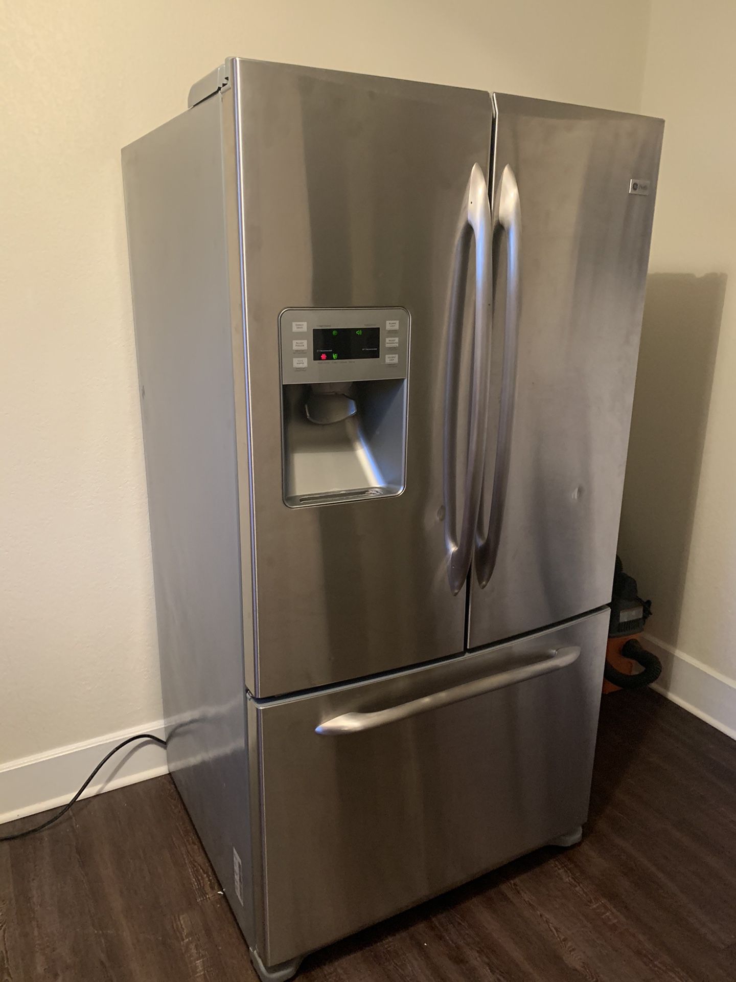 GE french door refrigerator, FREEZER NOT WORKING for Sale in Grand