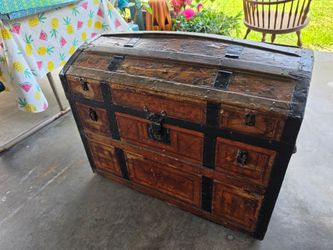 Steamer trunk