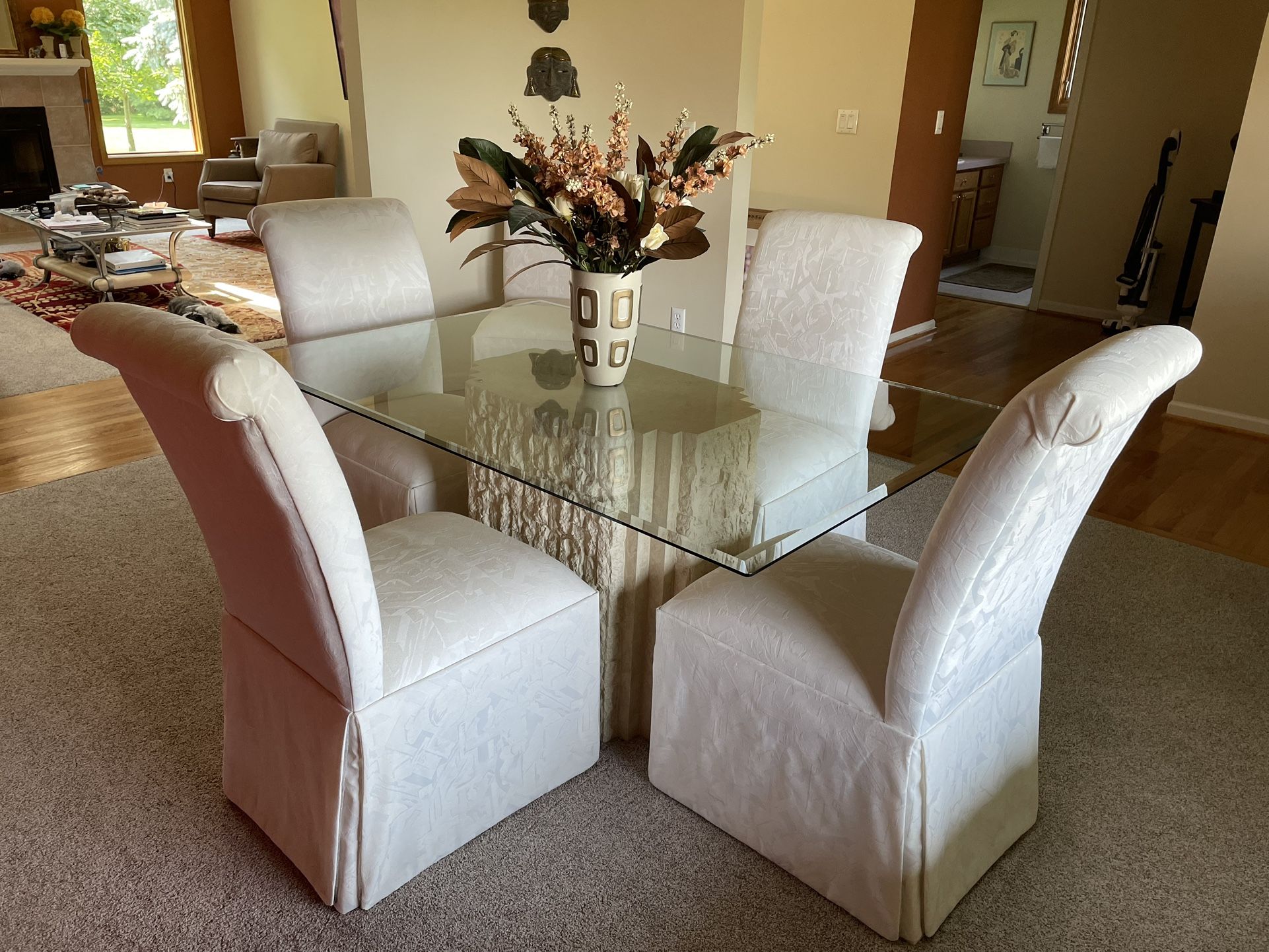 Dining Room Table and 6 Chairs