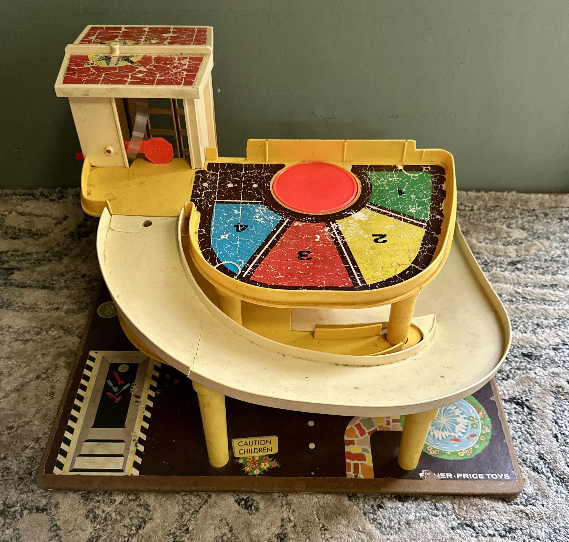 Vintage Fisher-Price Parking Ramp Service Center #930 (1970s)
