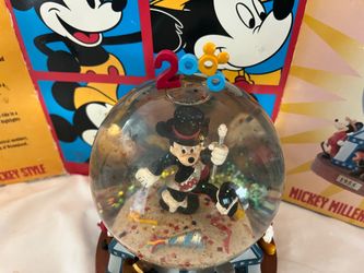 Disney collectors 2000       WATER GLIBE