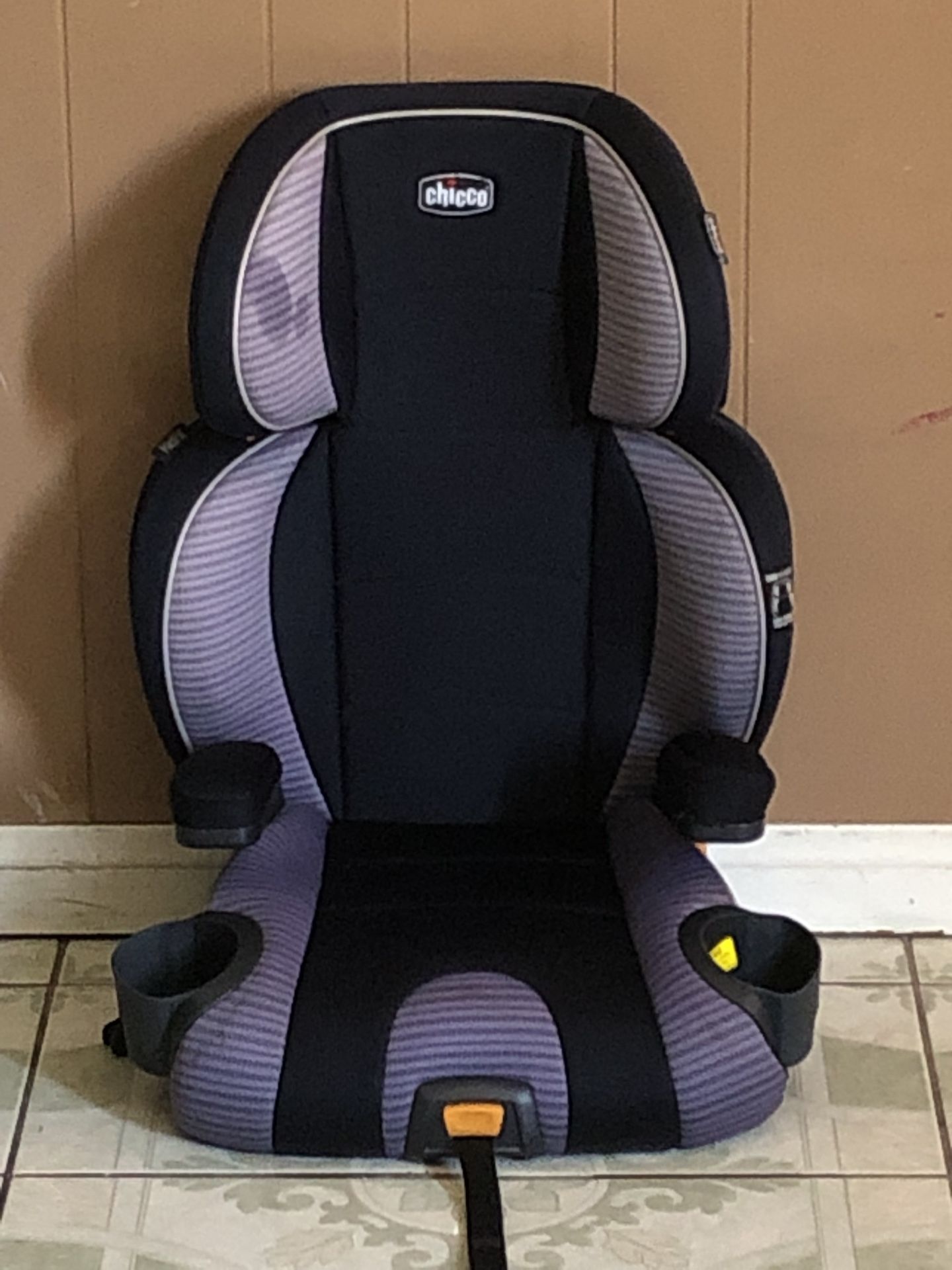 LIKE NEW CHICCO KEY FIT ZIP BOOSTER SEAT!!!!