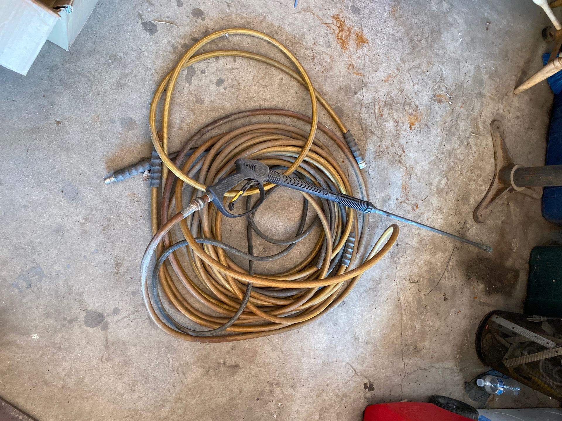 Two 50ft pressure washer hoses and the Gun