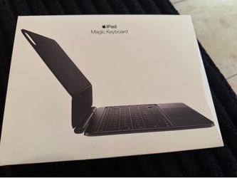 iPad Pro M5 11 inch cellular model comes with apple Magic Keyboard and both boxes (iPad and Magic Keyboard )