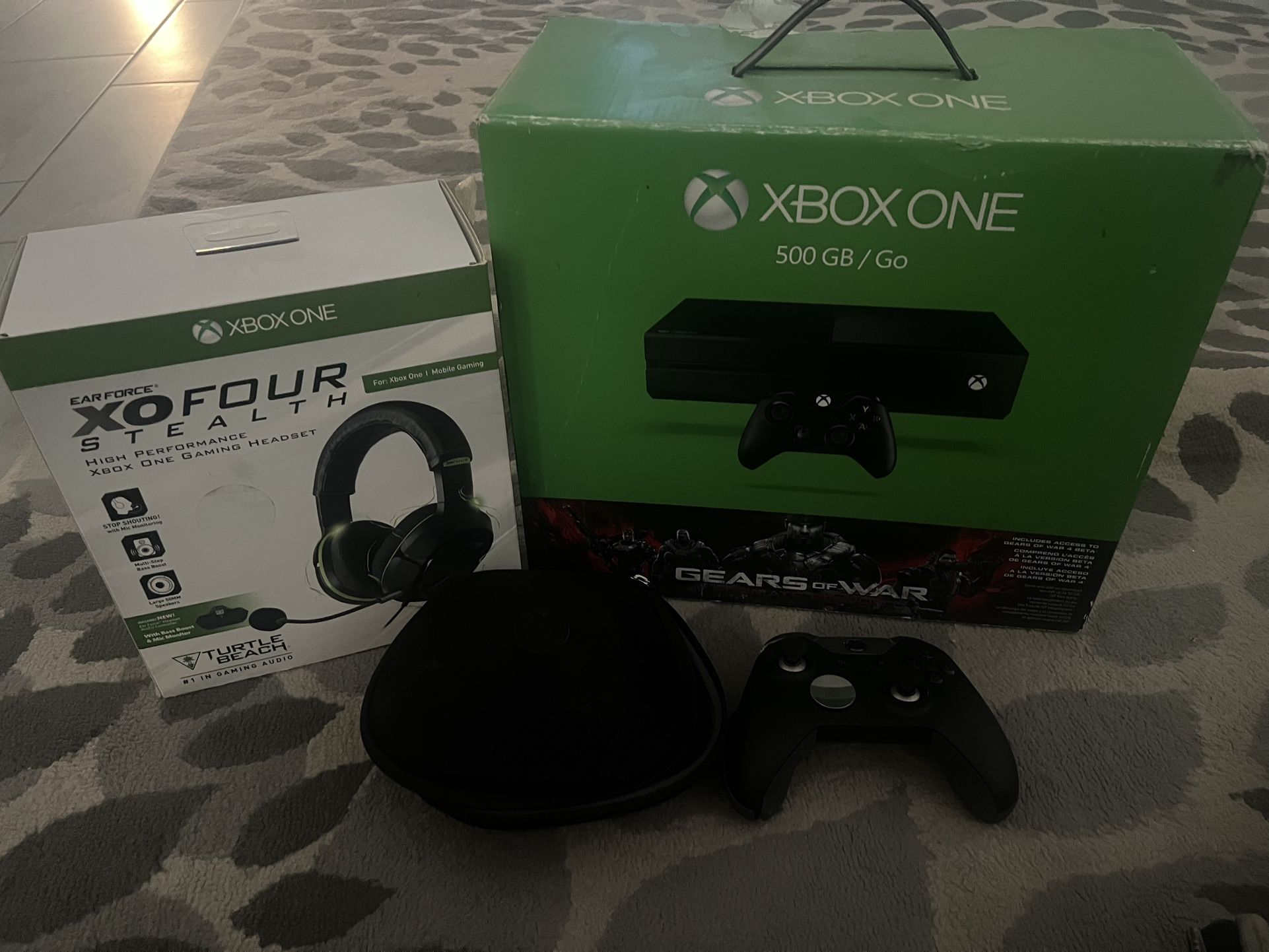 Xbox One With Wireless Controller And Headphone- Set 