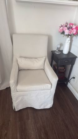 Silla con 4 llantas