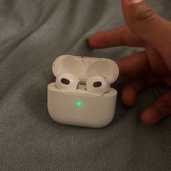 3rd Generation Apple AirPods(SHOOT ME OFFERS)