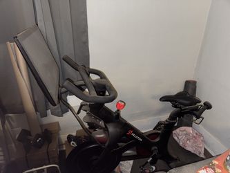 2024 Peloton Bike 3rd Gen Excellent Condition 0-50 Rides - Mulberry, IN