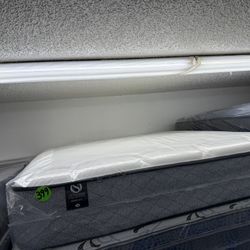 FULL SIZE SEALY MATTRESS & BOX SPRING BED SET