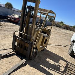 TOWMOTOR FORKLIFT 3000k Capacity 