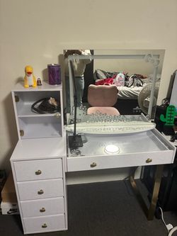 Hello Kitty Vanity Desk with Mirror and Drawers
