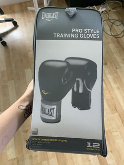 Everlast training gloves 12 ounces NEW