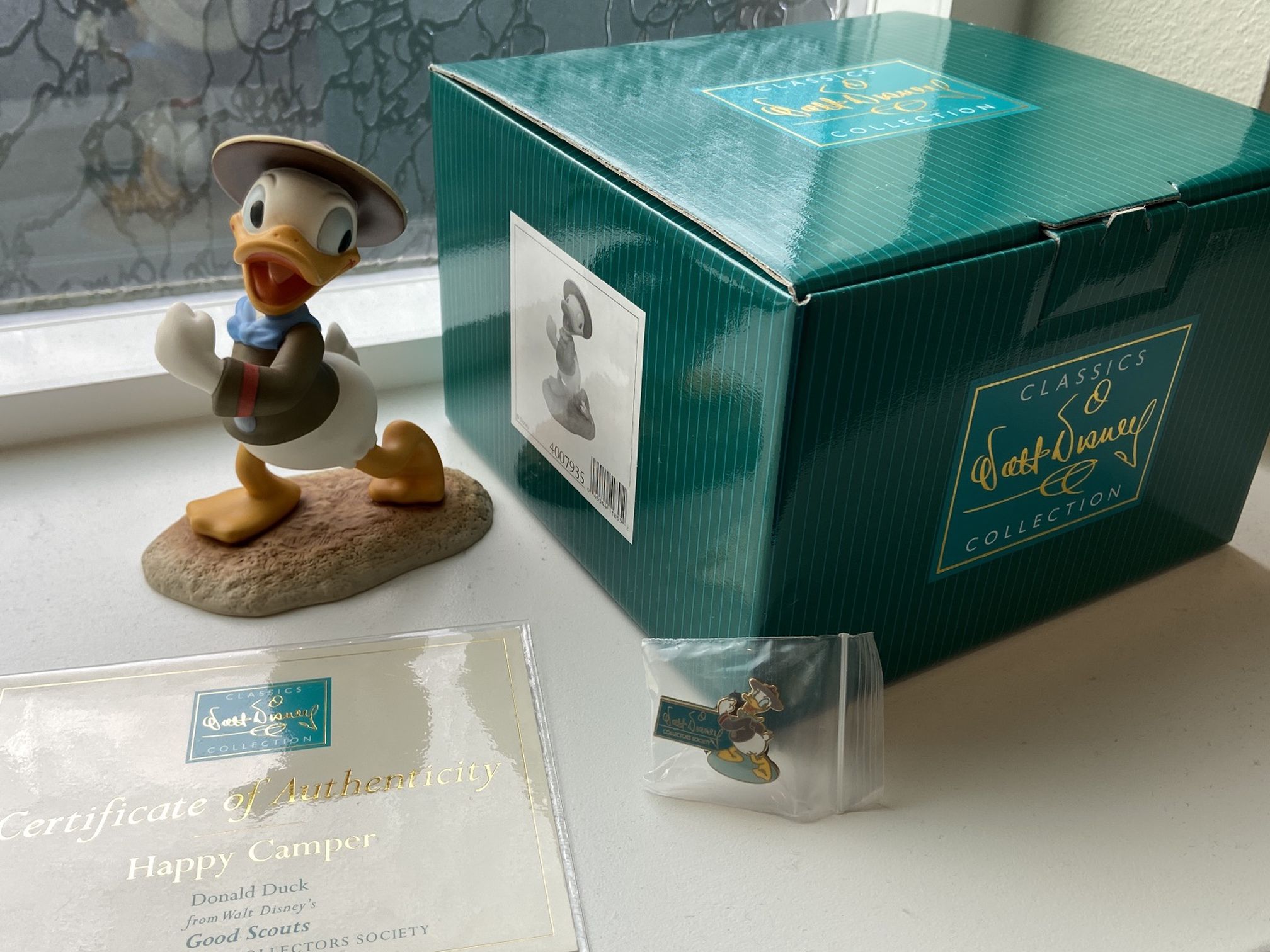 Walt Disney Classics Collection Donald Duck Happy Camper