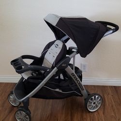 Chicco Bravo For 2 Standing & Sitting Double Stroller,  Like New ( Price Firm!!)