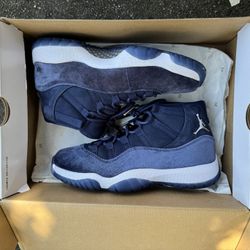Jordan 11 Retro ‘Midnight Navy Velvet’ – Women’s Size 9