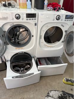 Lg Steam washer with pedestal washer and gas dryer