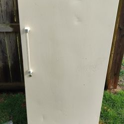  Whirlpool Upright Freezer, Beige