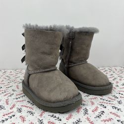 UGG Bailey Bow II Water Resistant Genuine Shearling Boot Sz.6 Grey