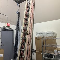 Fiberglass Extension Ladders 