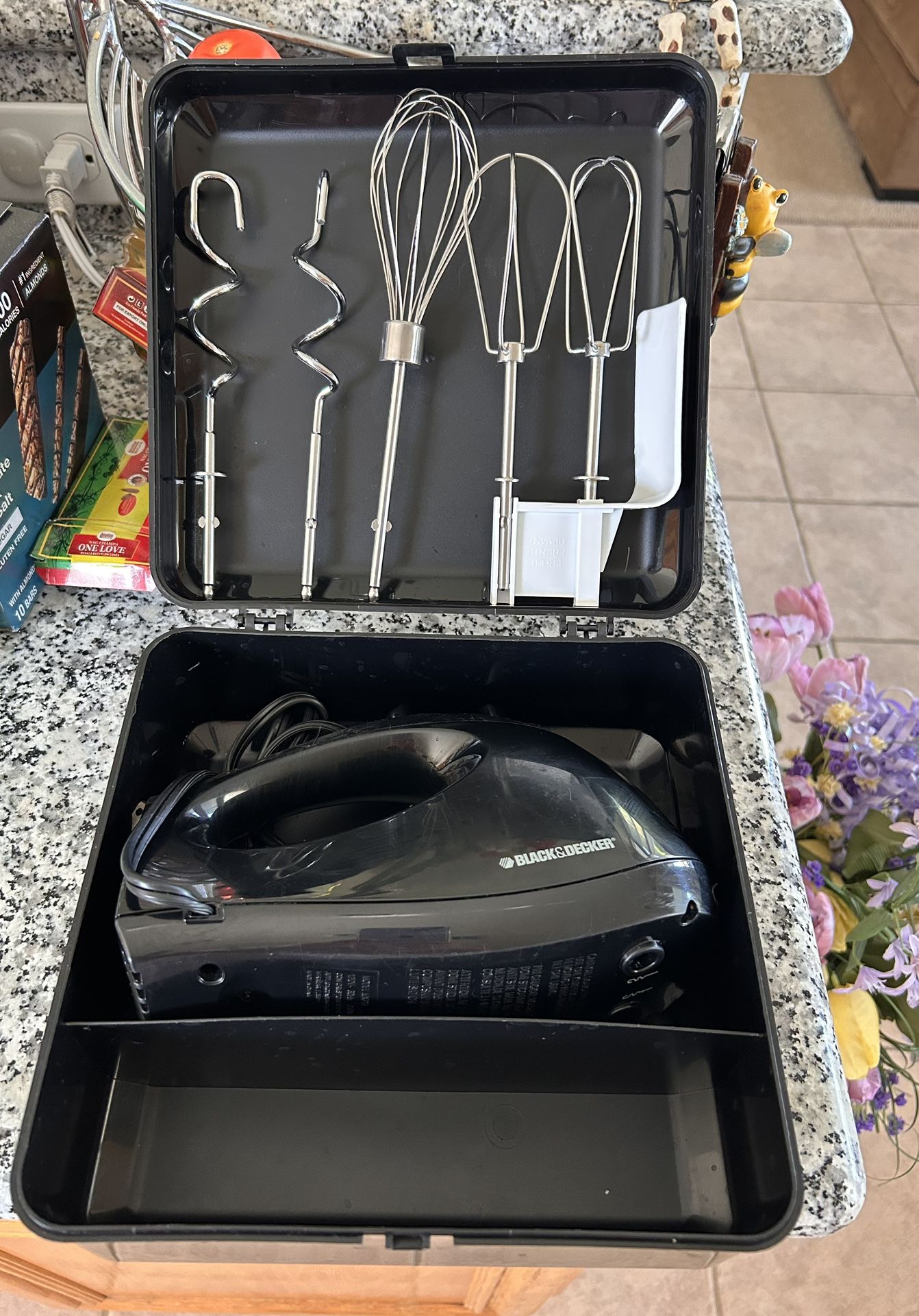 Black & Decker 6 - Speed Hand Mixer With Attachments And Storage Case.