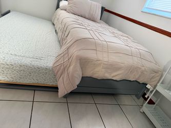 Twin bed for Kids / Cama doble