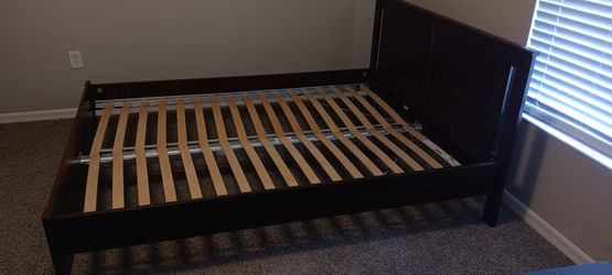 QUEEN SIZE BED FRAME