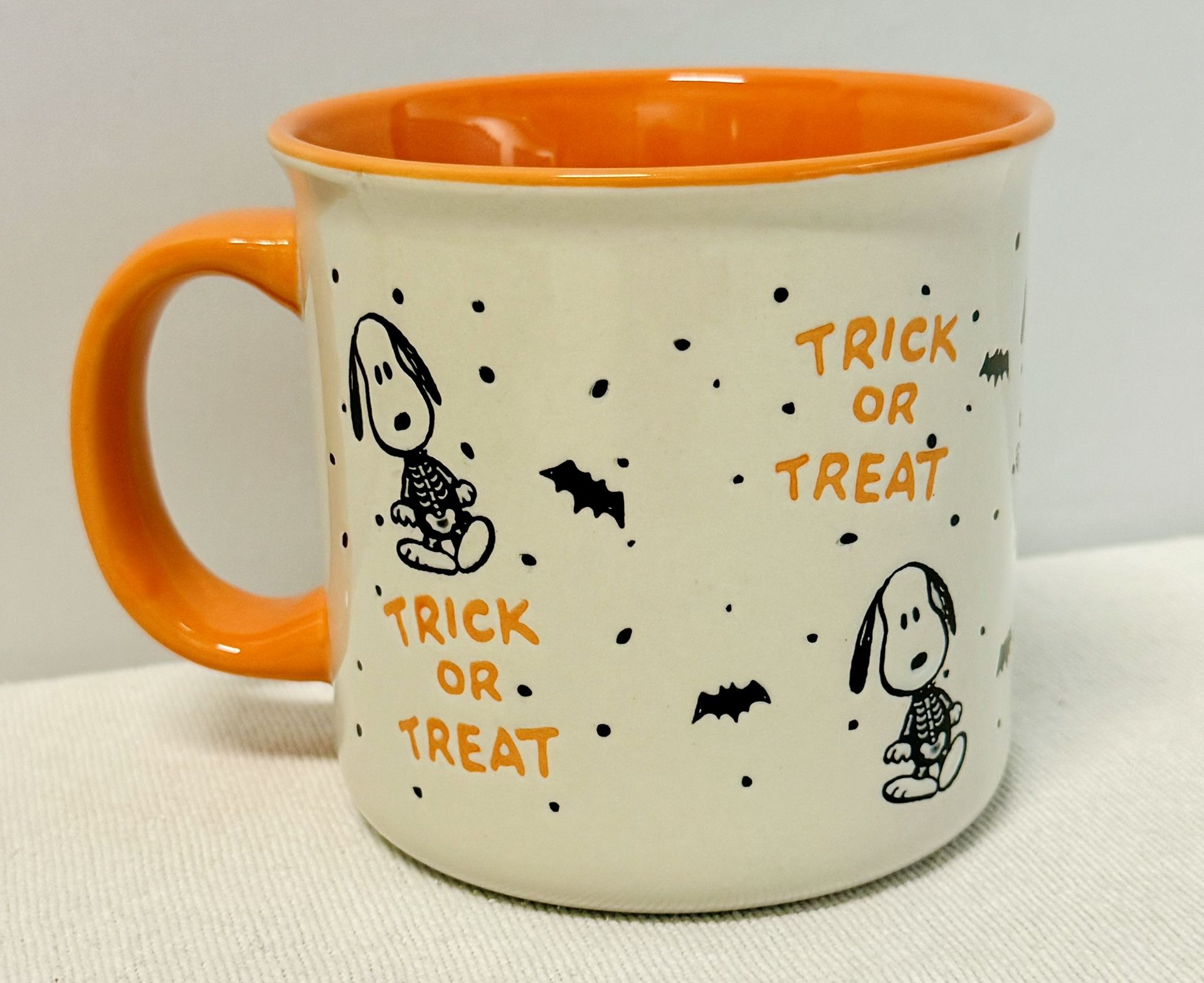 Peanuts Snoopy Halloween Skeleton Trick or Treat 20 oz Mug Cup Coffee Tea Soup