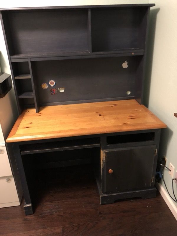 Real wood desk $25