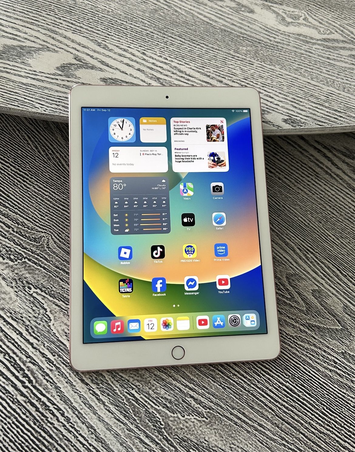 Apple iPad Pro Rose Gold 128GB in Excellent Condition.     $80