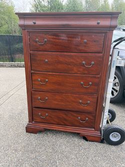 Dresser