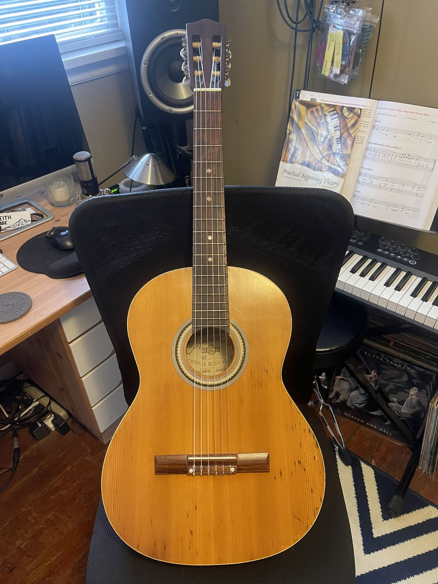 Classical Guitar Chiyoda 