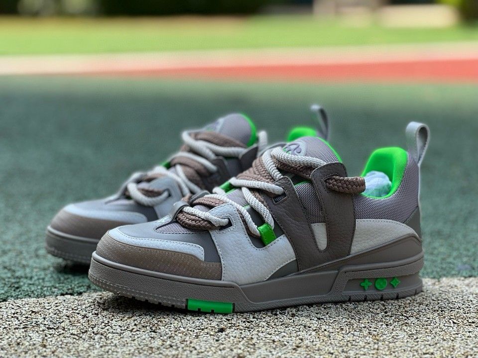 ππΊ πΊπ² π¨π§ π’π΄γππΌπ½π€π’ππ€π¬πππγ LV Skate Sneaker