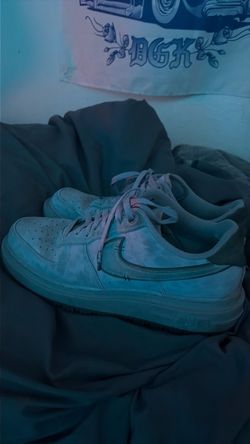 Nike Air Force 1 07 triple grey size 12 can clean shoes before purchase