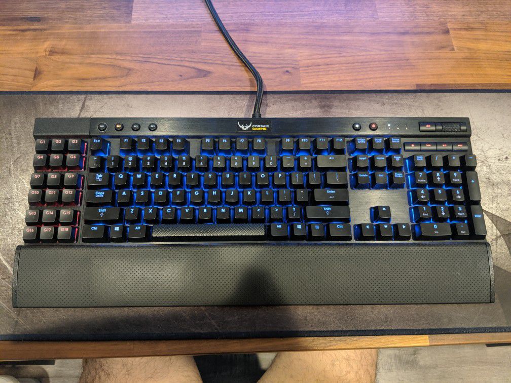 Corsair Gaming K95 RGB Mechanical Keyboard Cherry MX red Aluminum frame