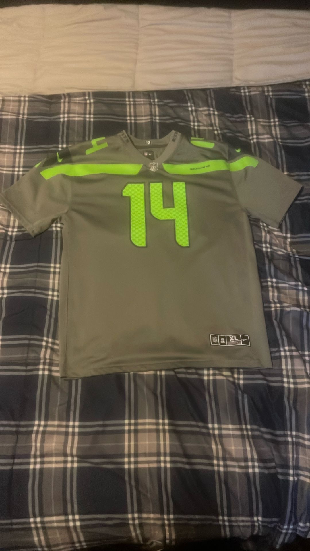 Grey Dk Metcalf Jersey Inverted Legend, Seattle Seahawks