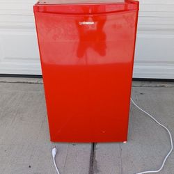 Upstreaman NEW MiniFridge NEVER USED☆Reatail $194 TOTAL COST WITH TAX!☆SELLING ONLY FOR $90 Firm