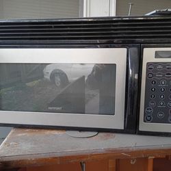 Hotpoint Microwave 1.5 cu ft z Over Range