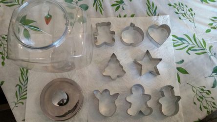 Cookie jar-plastic and metal cookie cutter set