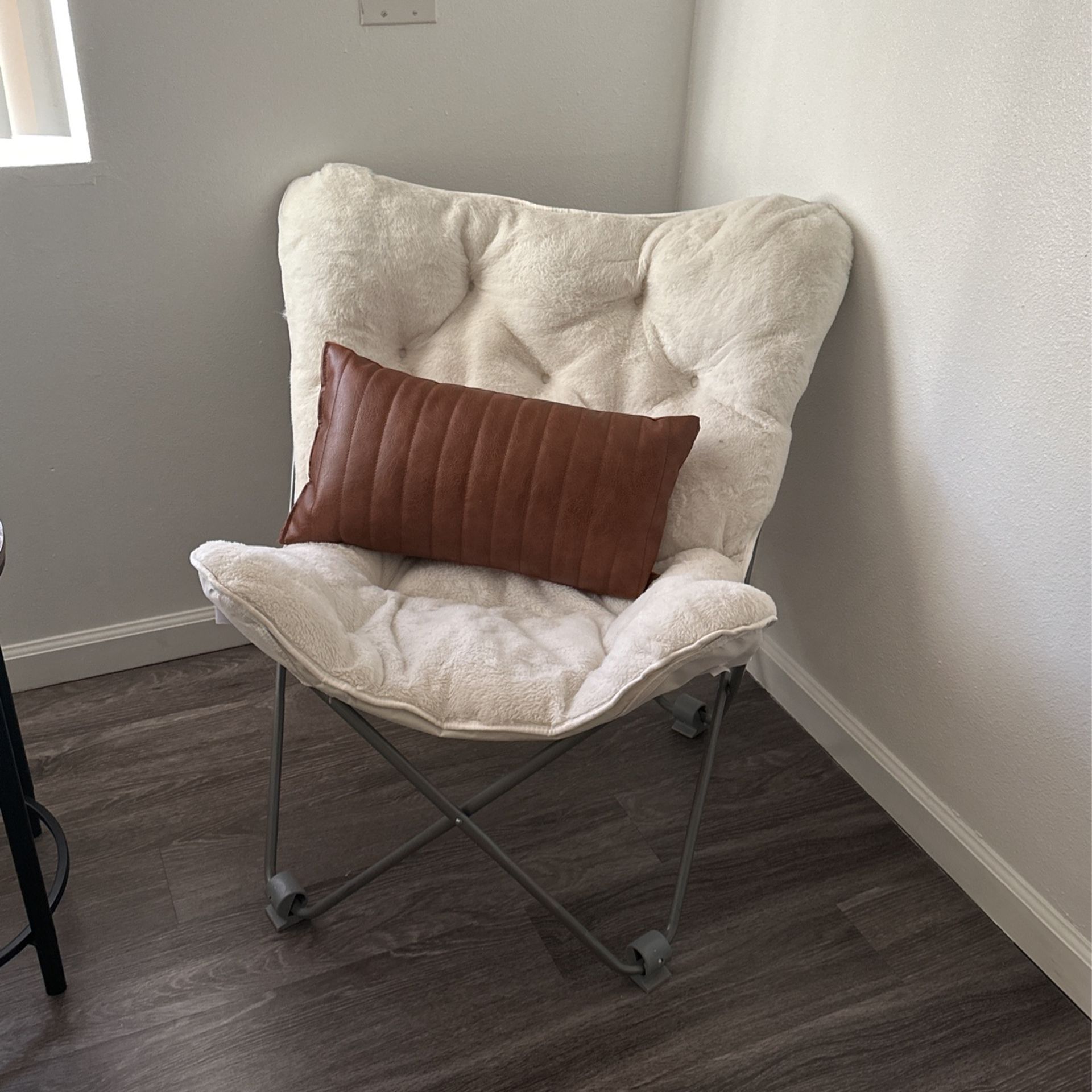 Corner Accent Chair 