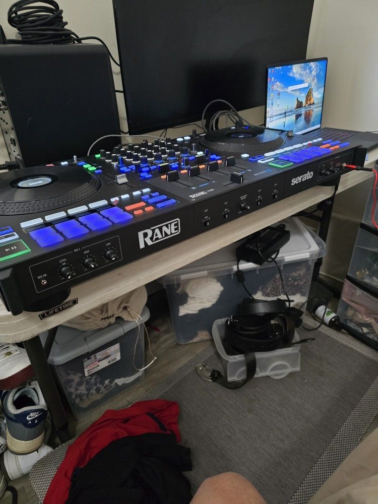 Serato Rane Four Advanced Four-Channel Stems DJ Controller