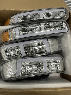 99-02 Chevrolet Silverado 00-06 Chevrolet Tahoe/Suburban Headlights 