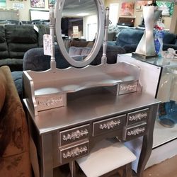 BEAUTIFUL VANITY WITH STOOL FOR HER
