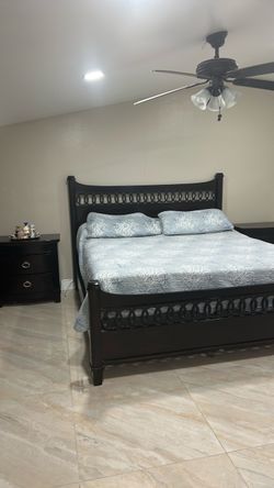 Wood King Bed Frame with Nightstand /drawer