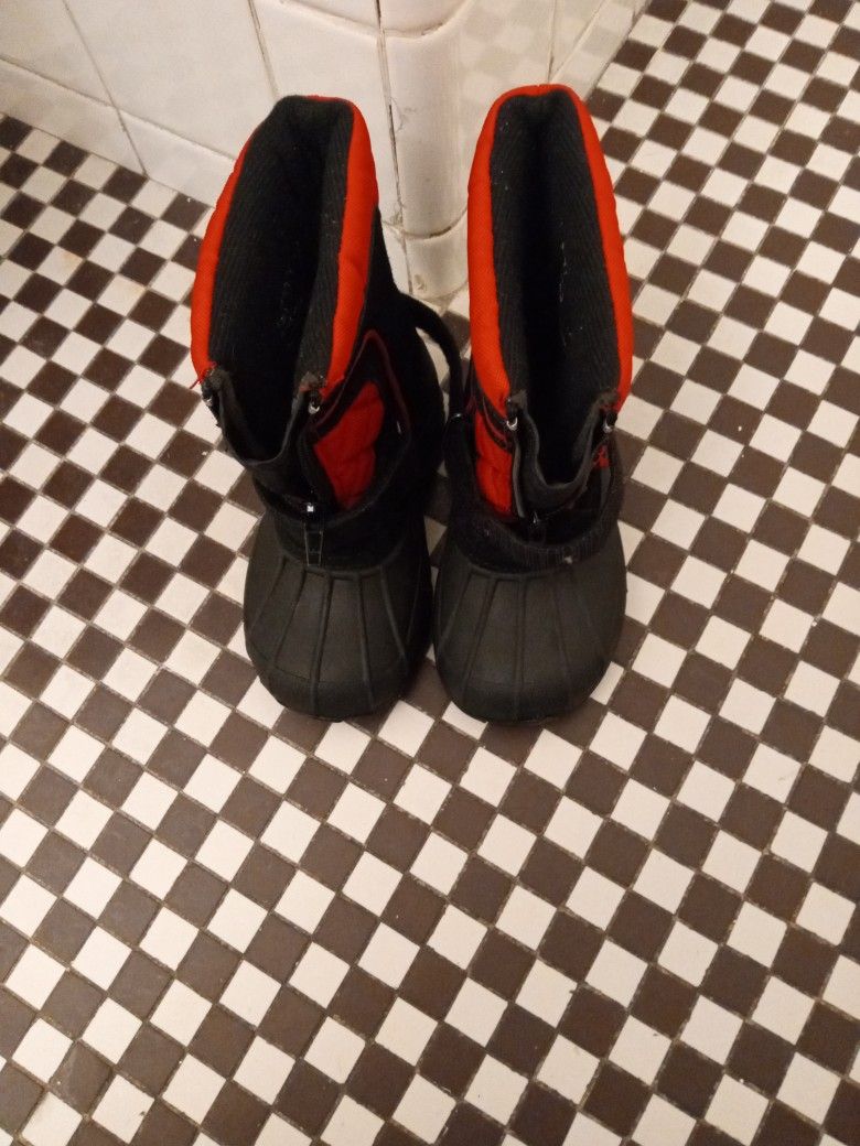 Kid Snow Boots Size 7