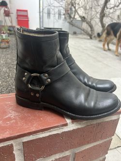 PRE- LOVED FRYE boots Size 7