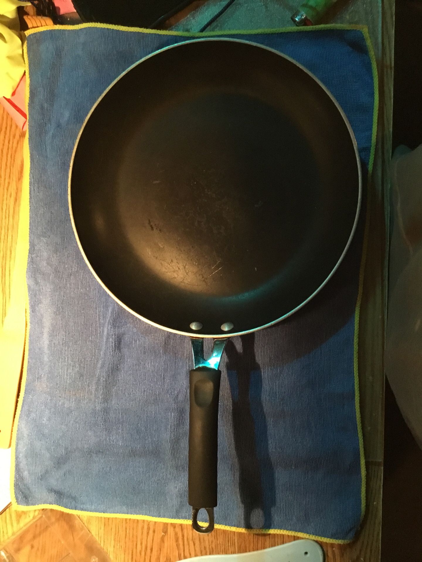Teflon frying pan. Porcelain enamel exterior. TRAMONTONA COOKWARE.