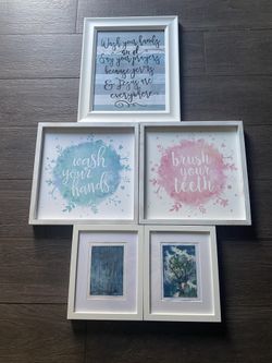 Decorations for the Walls of a Bathroom