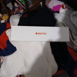 New Neber Used Apple Watch With Accessories.