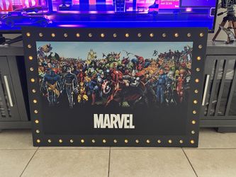 40x 28 Marvel Universe Wood Wall Art! Xmen/Fantastic 4/ Avengers & More! Rare!  Lights Up